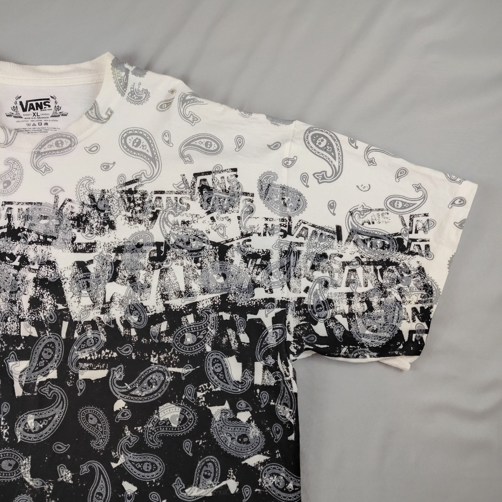 Vans T Shirt Men's XL White Black Paisley Bandana Graphic Short Sleeve Cotton gallery