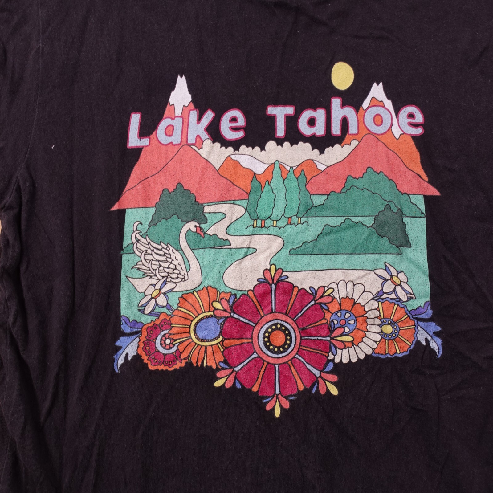 Lake Tahoe Vintage Style Graphic T-Shirt Size L Scenic Retro Mountains Tee gallery
