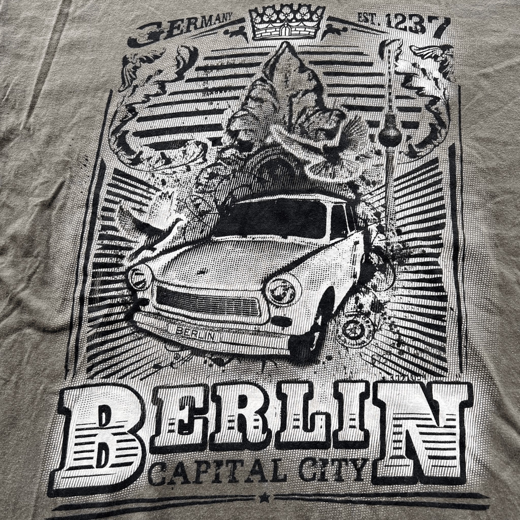 B&C Collection Mens Olive Berlin Trabant 601 Graphic Short Sleeve Tee Size XXL gallery