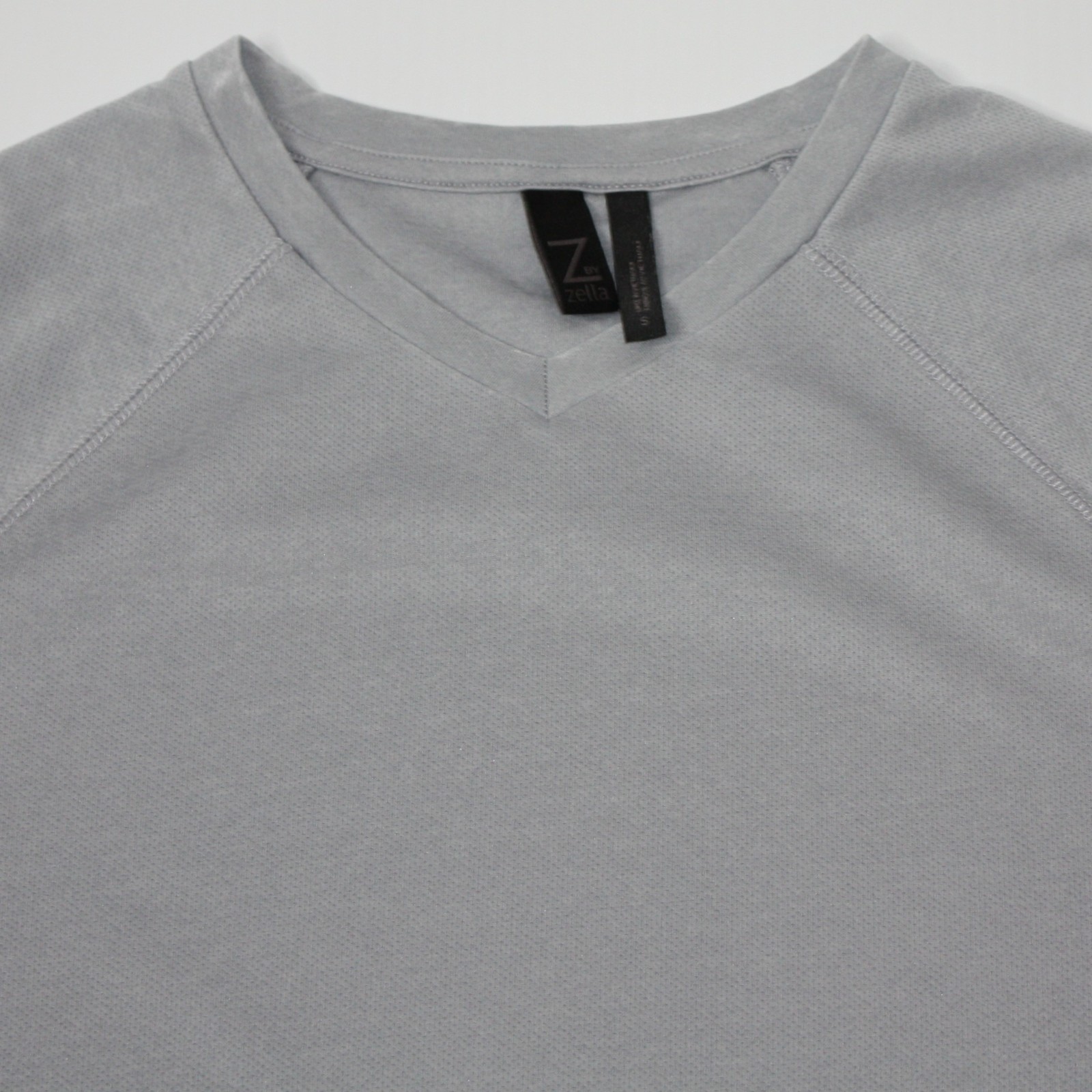 Z by Zella Men's V-neck Swing Performance Tee T-shirt in Gray Ice & size Small gallery