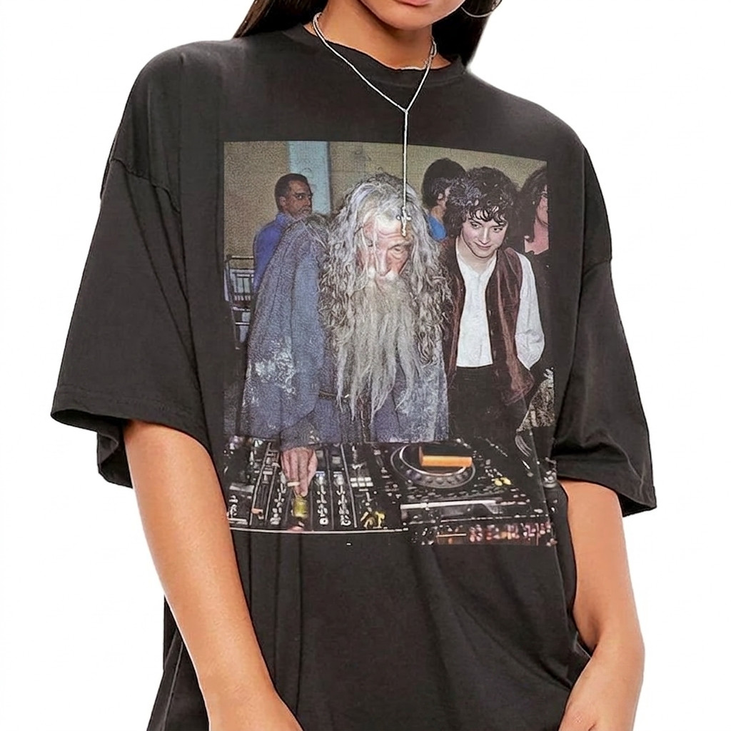 Gandalf DJ with Frodo Graphic T-shirt H205
