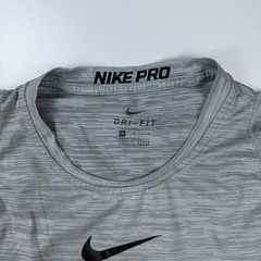 Nike Pro Shirt Mens Medium Gray Crew Neck Lightweight Stretch Training Swoosh