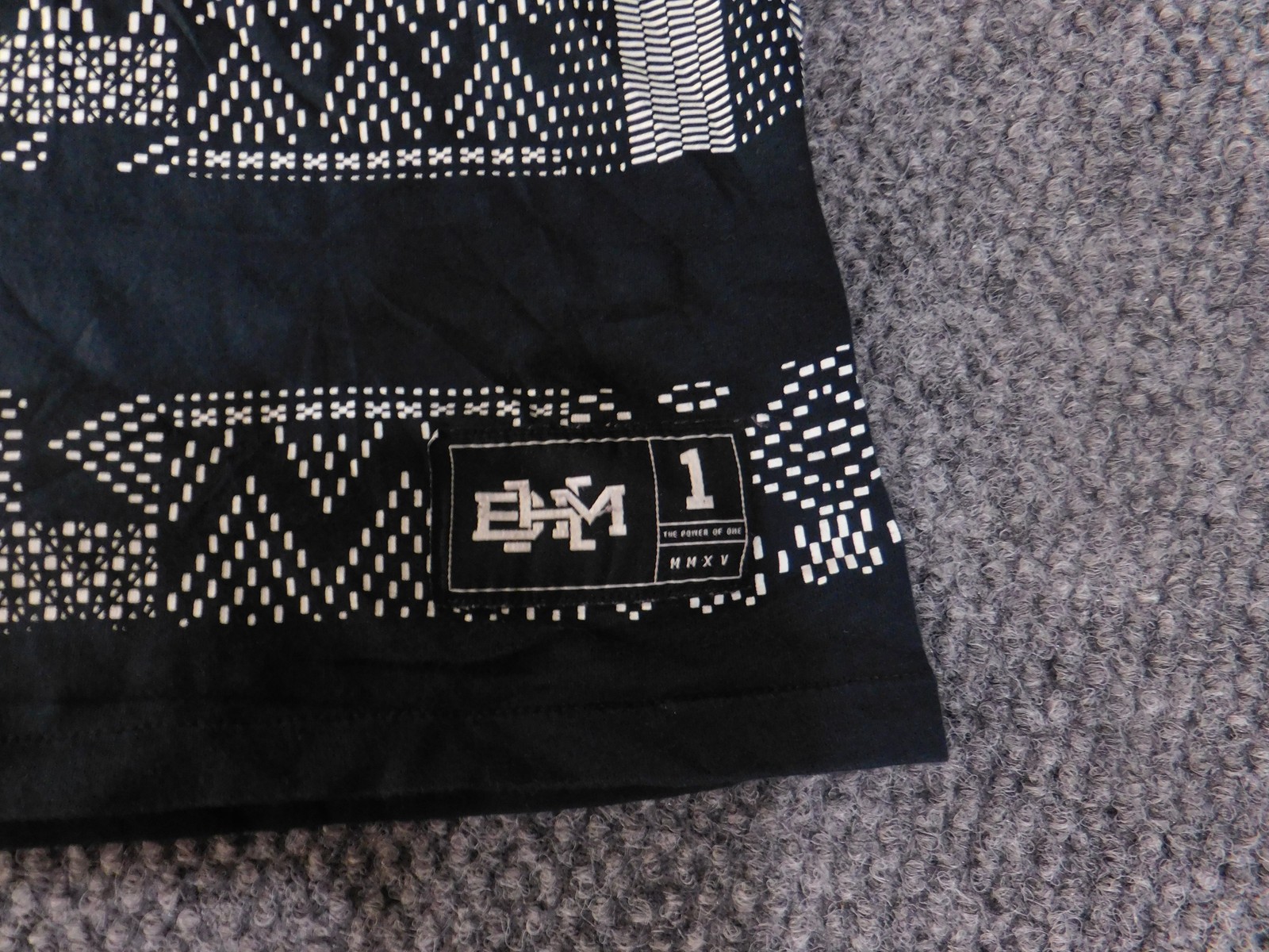 Nike Shirt Mens XL Black White Geometric Pattern Athletic Tee Pocket Streetwear gallery