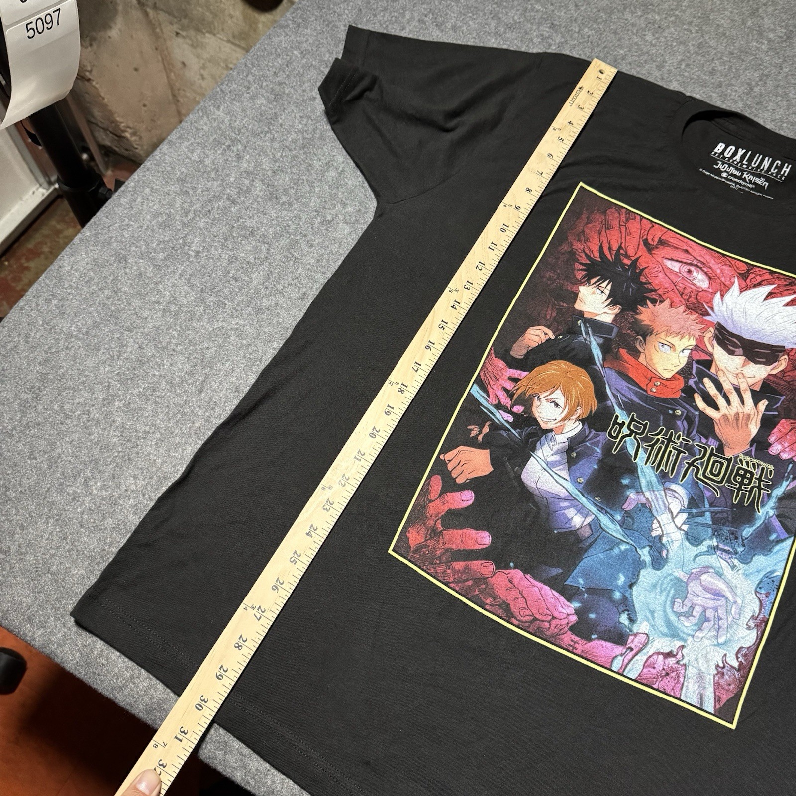 BoxLunch Jujutsu Kaisen Art Cover T Shirt Men’s L Black Anime Crunchyroll gallery