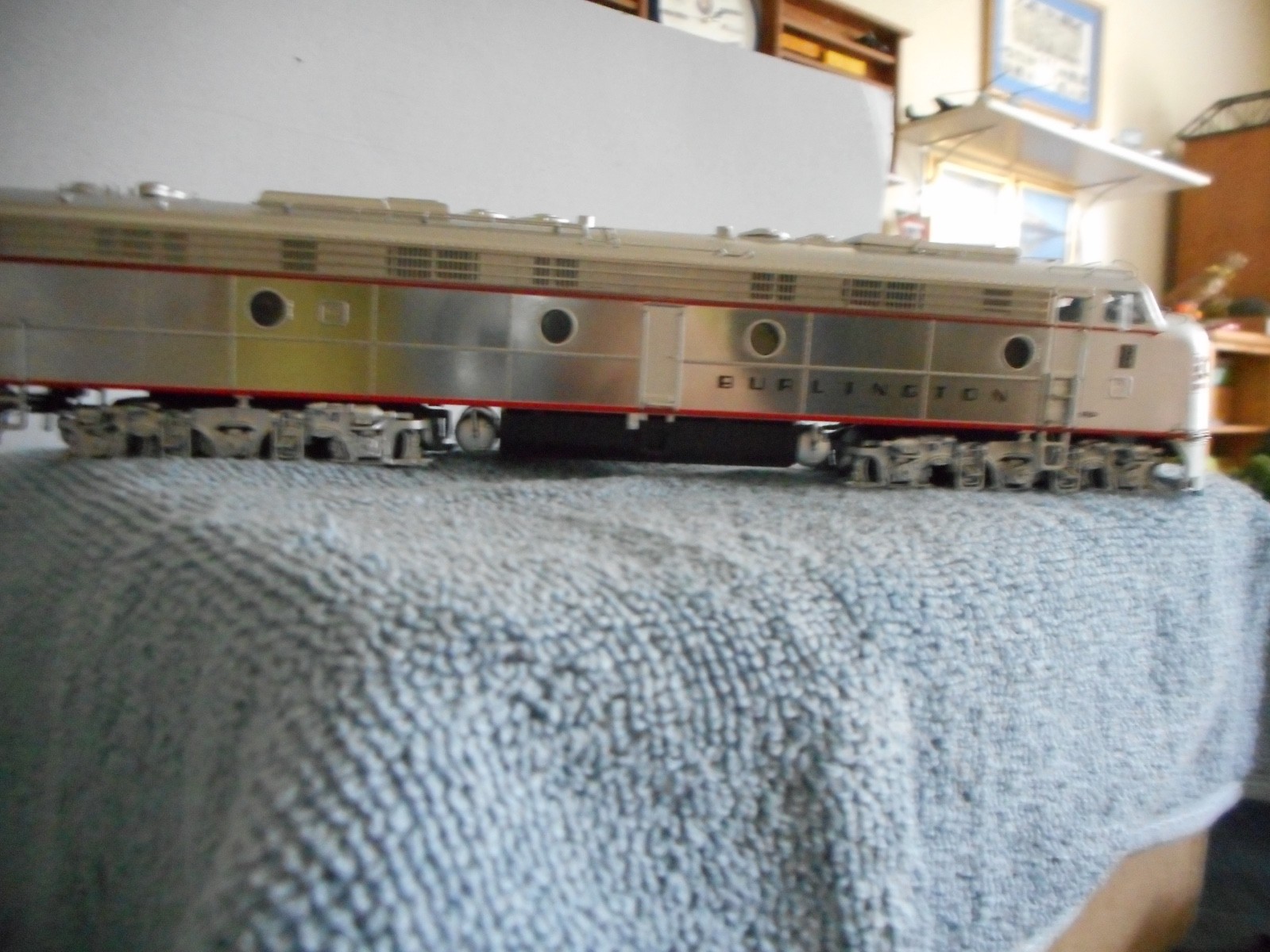 HO WALTHERS  PROTO EMD E9A with LokSound 5 Sound & DCC — CB&Q  # 9990