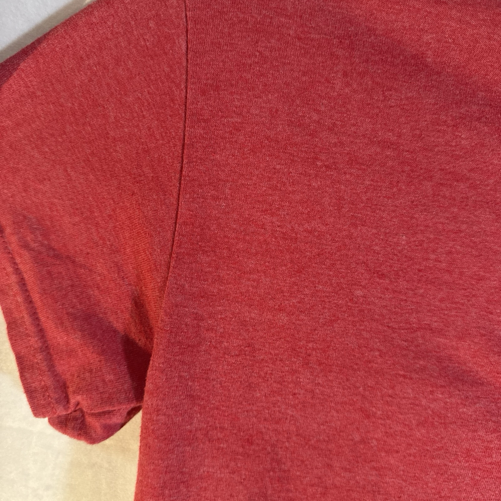 Riot Society Holiday Bear crewneck t-shirt Men's Small Red 100% Cotton gallery
