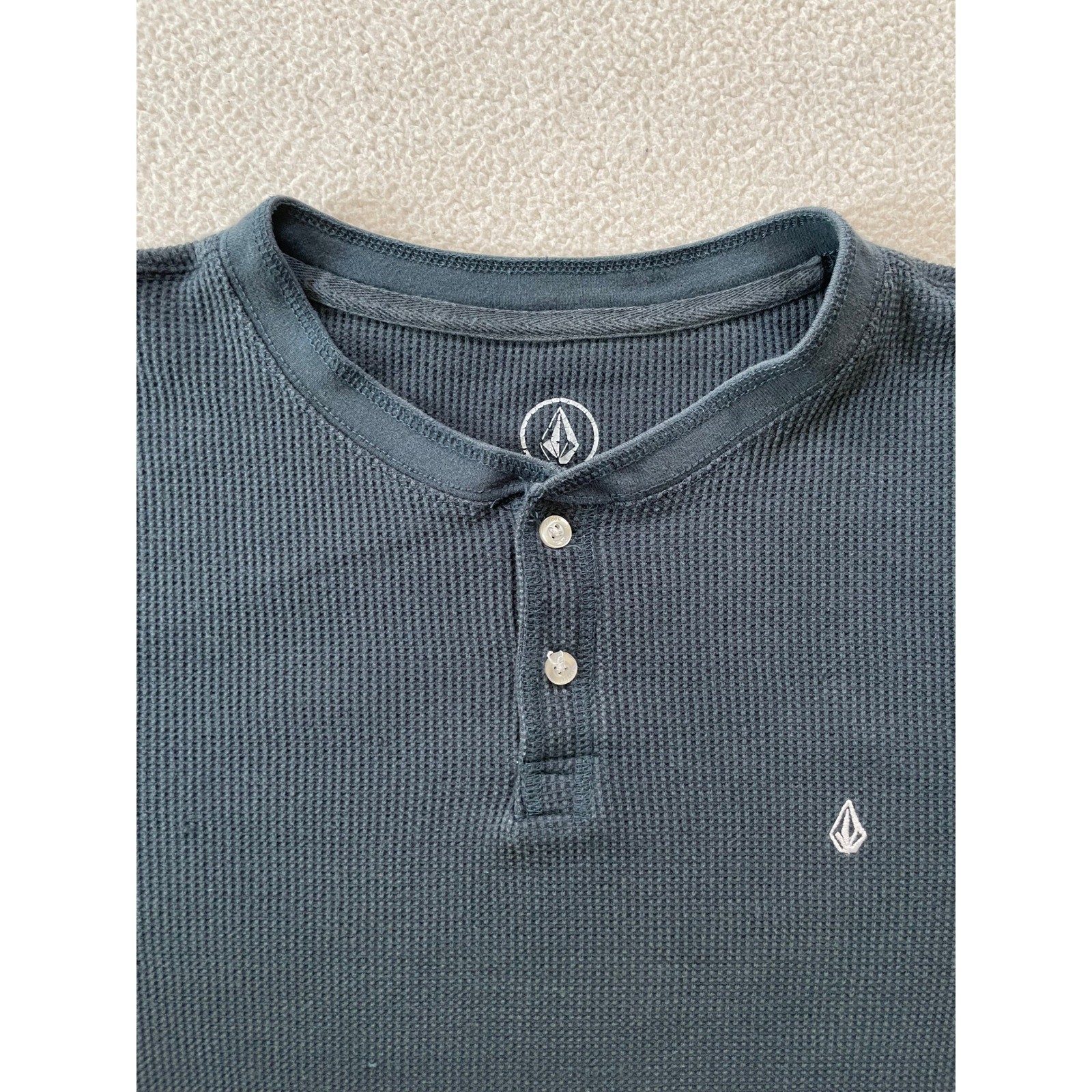 Volcom Mens Extra Large Henley Shirt Charcoal Grey Waffle Knit Long Sleeve gallery