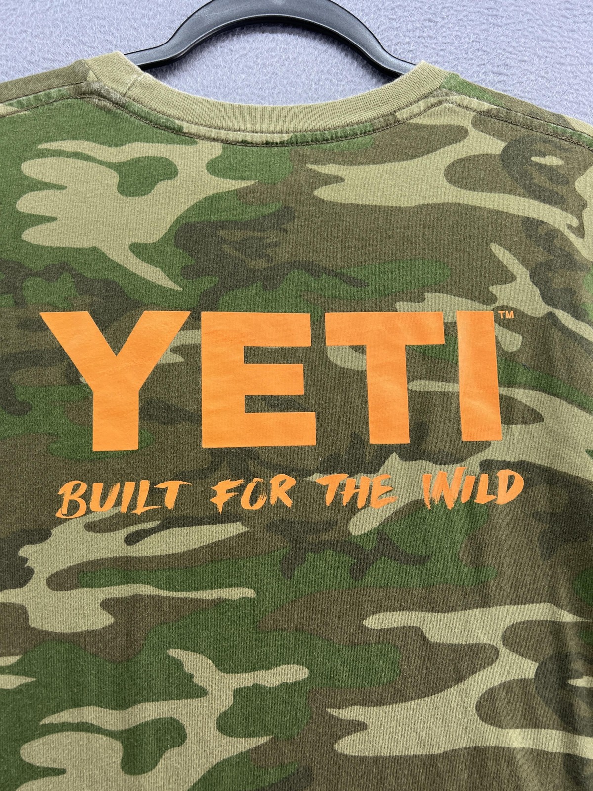 YETI Shirt Mens Medium Green Camo Built For The Wild Graphic Tee Short Sleeve gallery