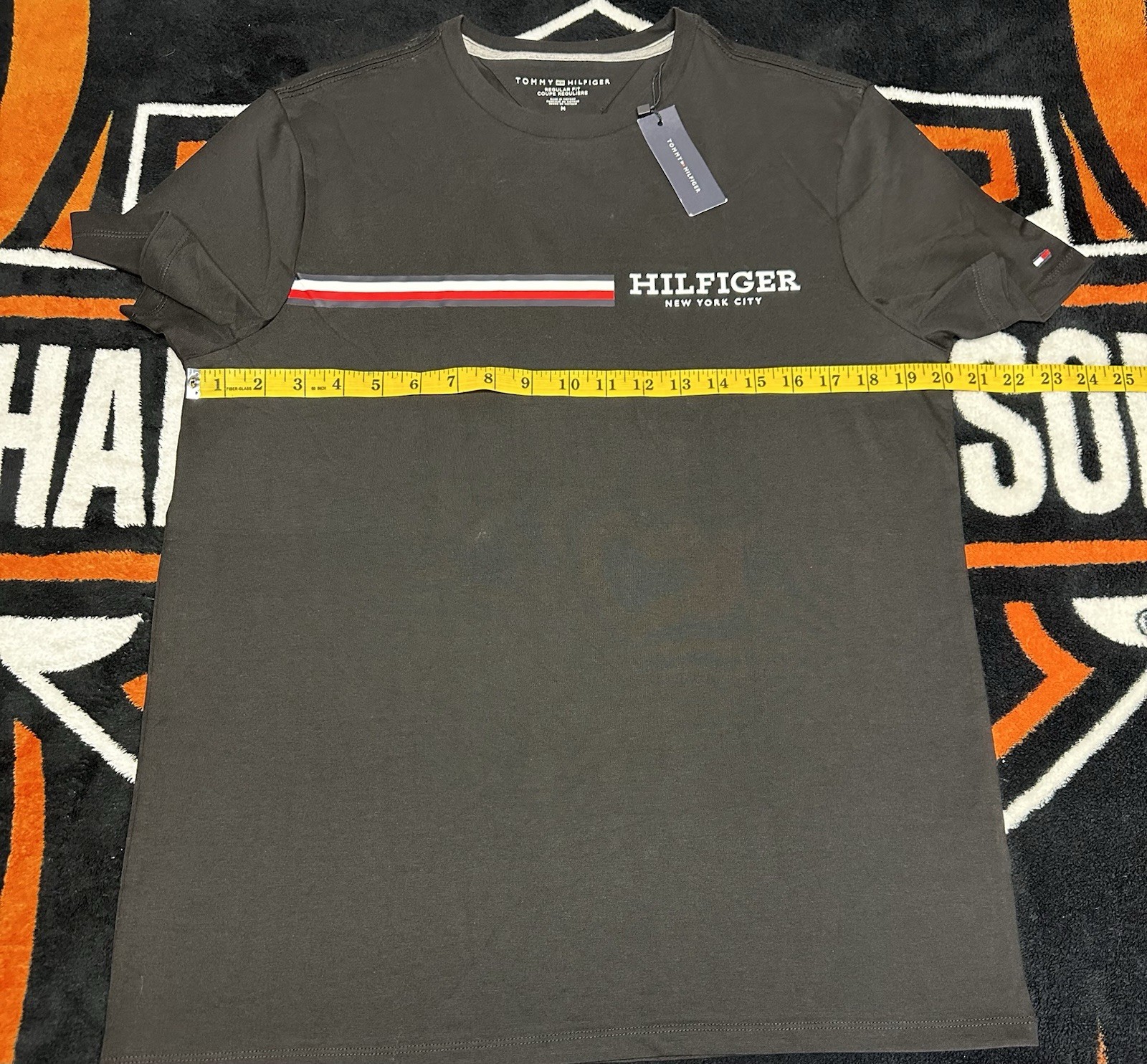 Tommy Hifiger Regular Fit T Shirt Size Mens Medium NEW WITH TAGS (Retail $49.50) gallery