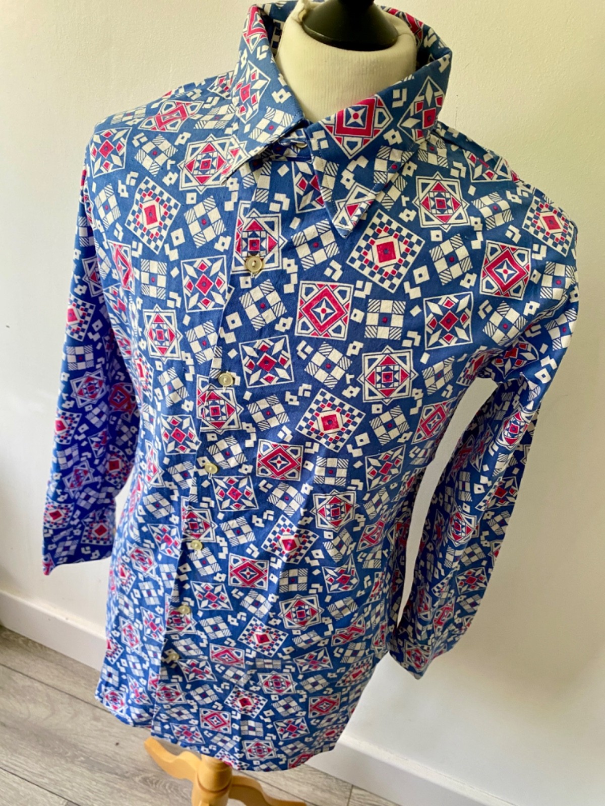 VTG mens 80's LOTUS BLUE RETRO PATTERN LOOSE FIT LONG SLEEVED SHIRT 42" gallery