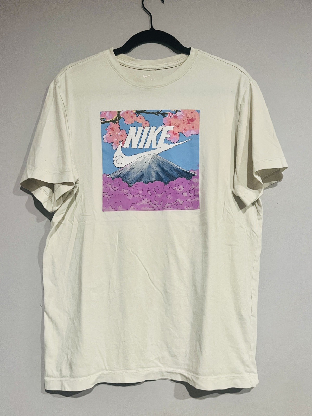 Nike Air Shirt Mens Medium White Mountain Photo The Nike Tee Crew Neck Casual