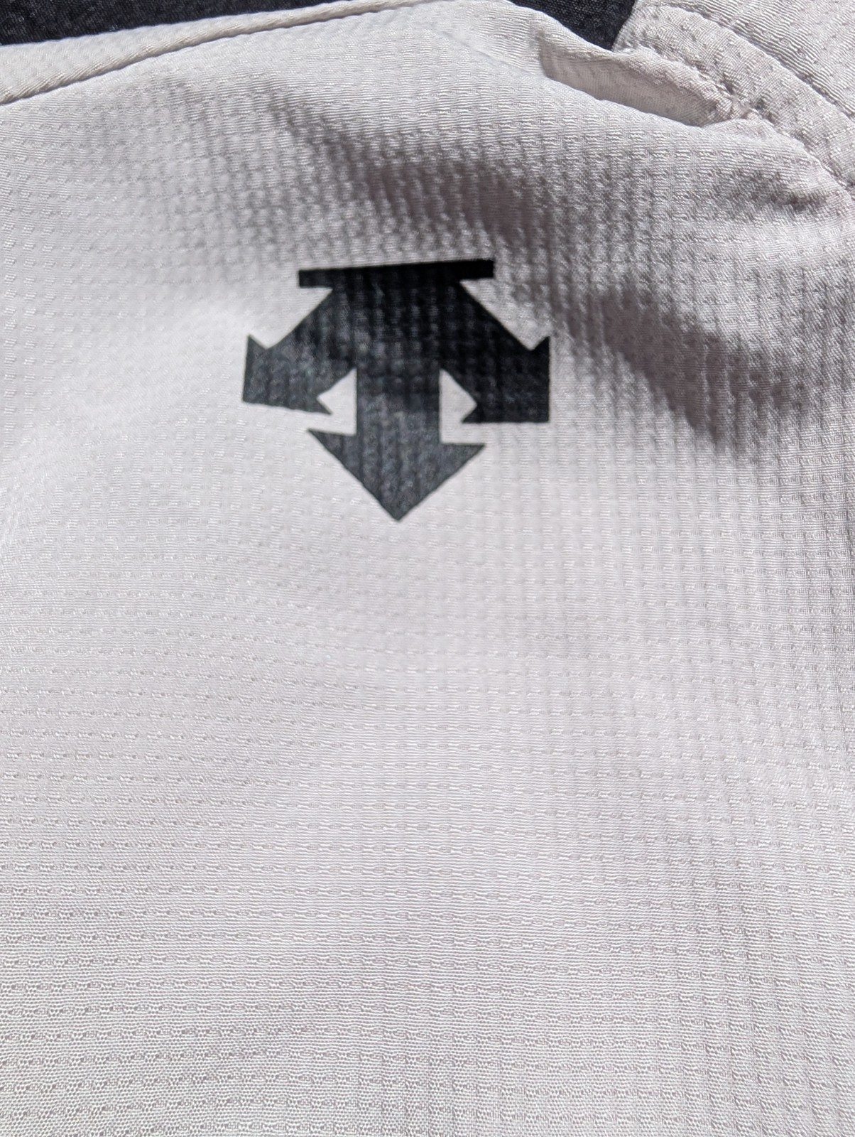 High Quality Japanese Brand Descente Athletic Full Zipper Short Sleeve Jacket M gallery