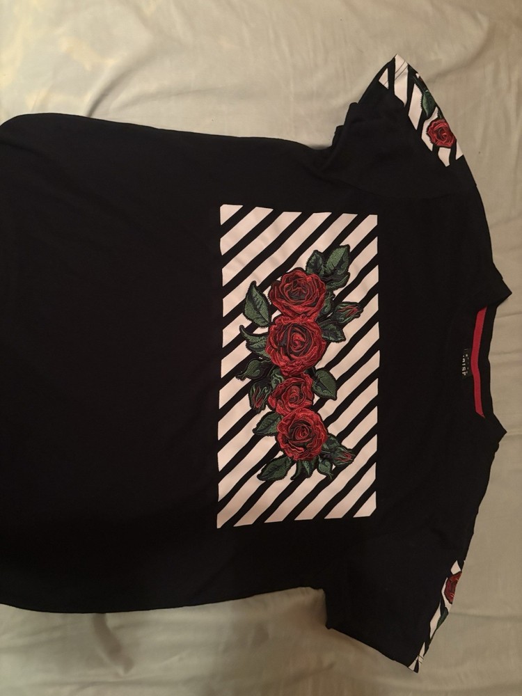 KRISP Rose T-Shirt Medium Black with Red Rose