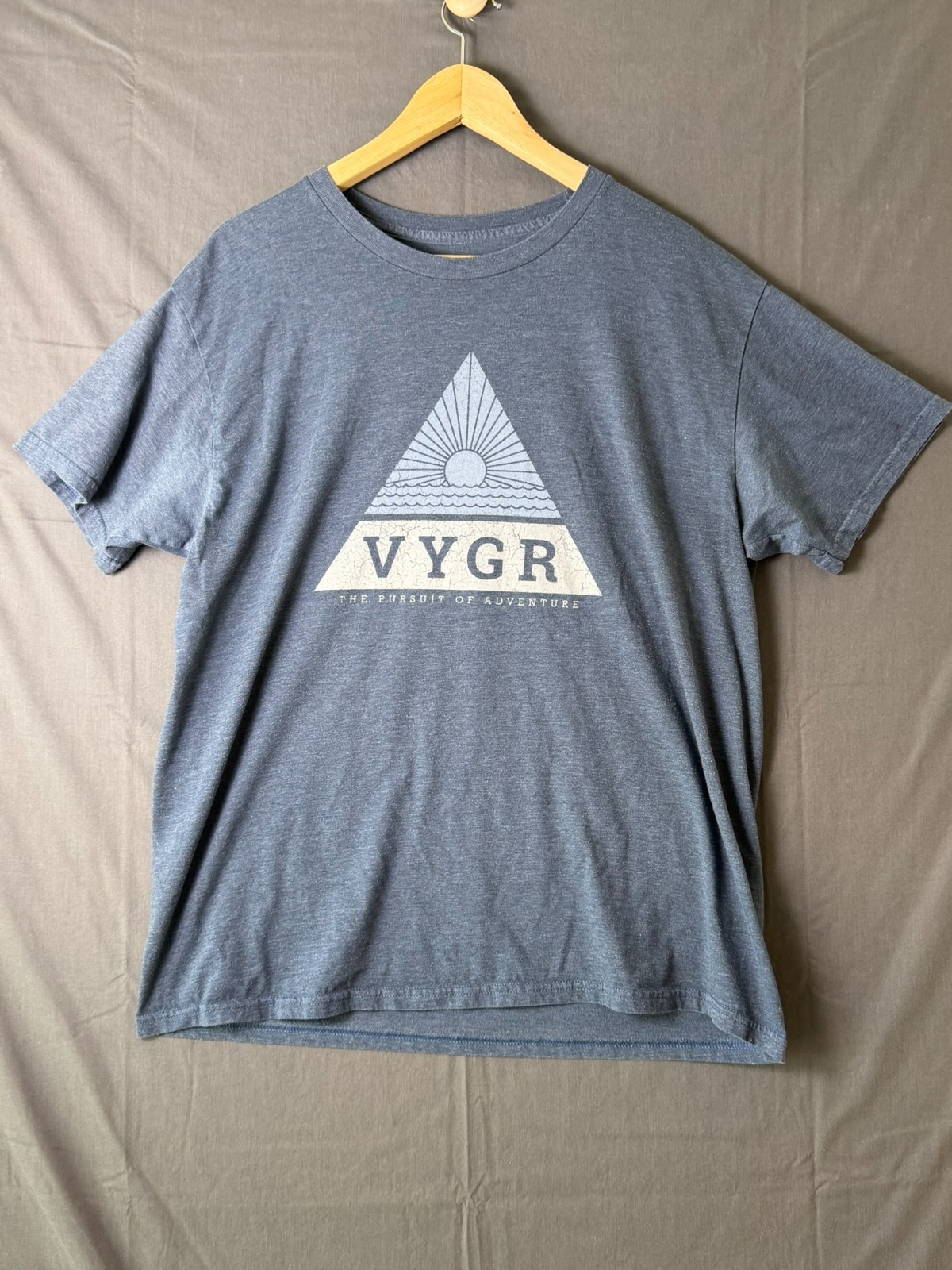Voyager Goods Graphic Tee Men XL Blue VYGR The Pursuit of Adventure T-Shirt