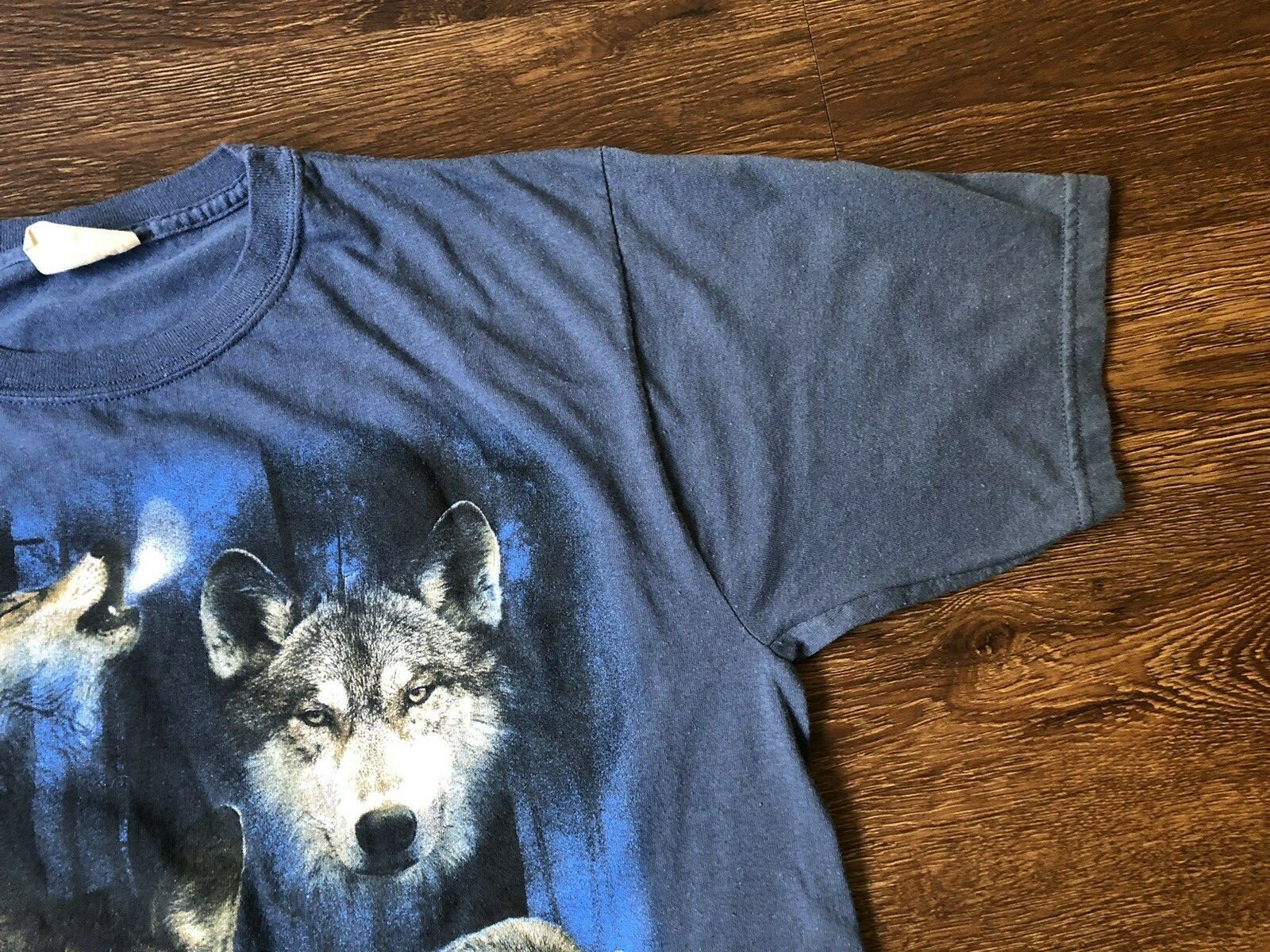 Vintage '90s Wolf T-shirt Yellowstone Eco Mountain Blue Crewneck Large gallery