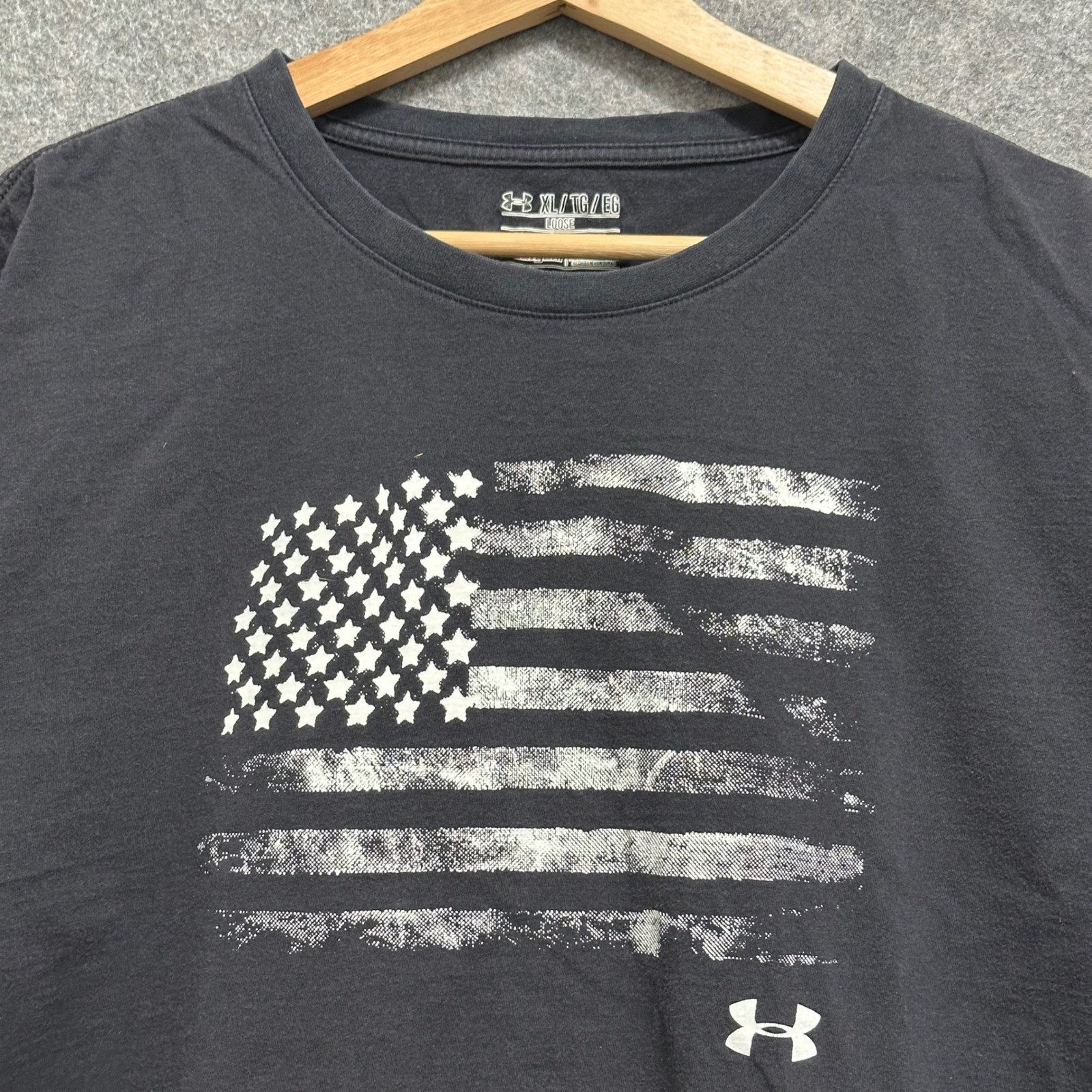 Under Armour T Shirt Mens XL Black American Flag HeatGear Loose Fit