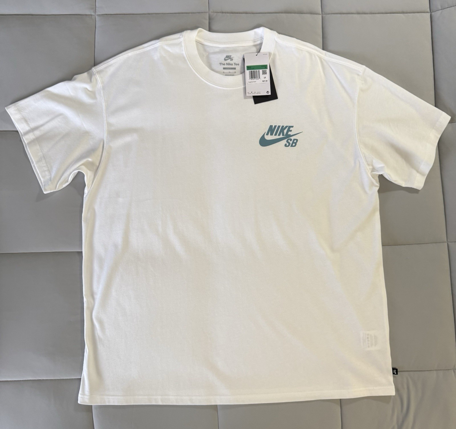 Nike SB White Crew Neck Short Sleeve T-Shirt Teal Logo Size XL DC7817-101