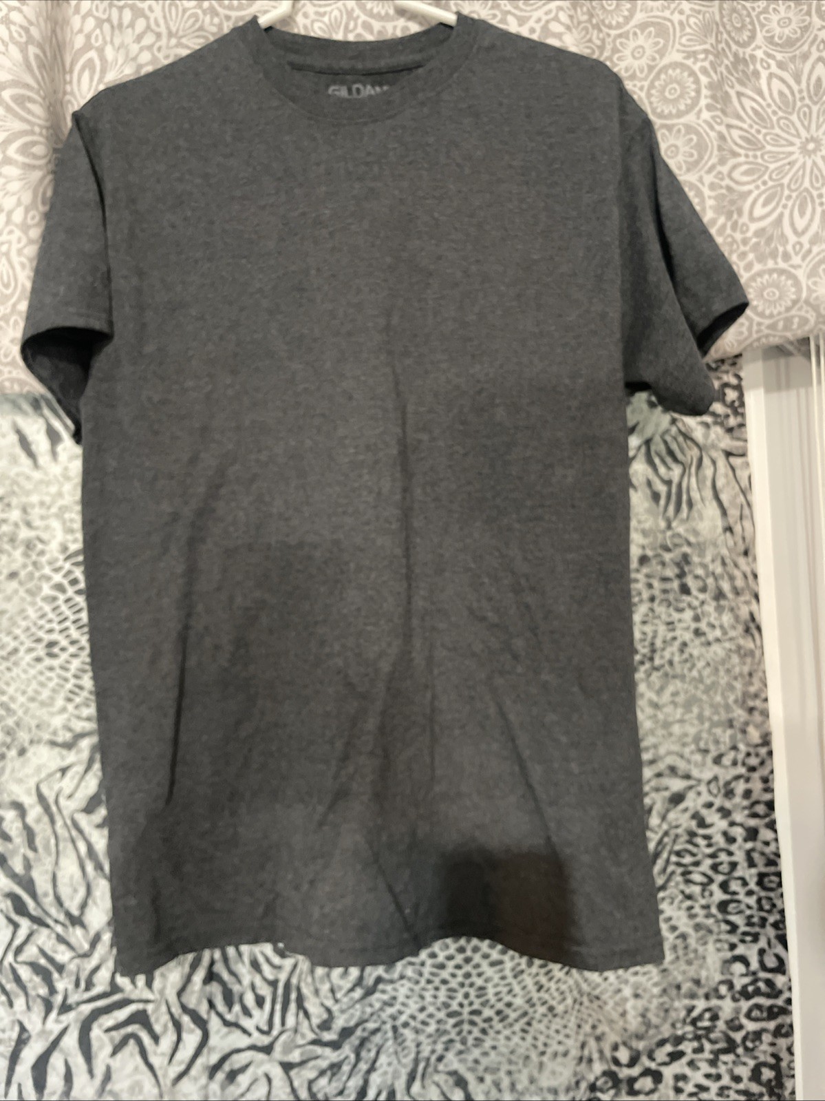 Mens Sz Medium Cotton Crew Neck T-Shirt Gray Gildan A67 gallery