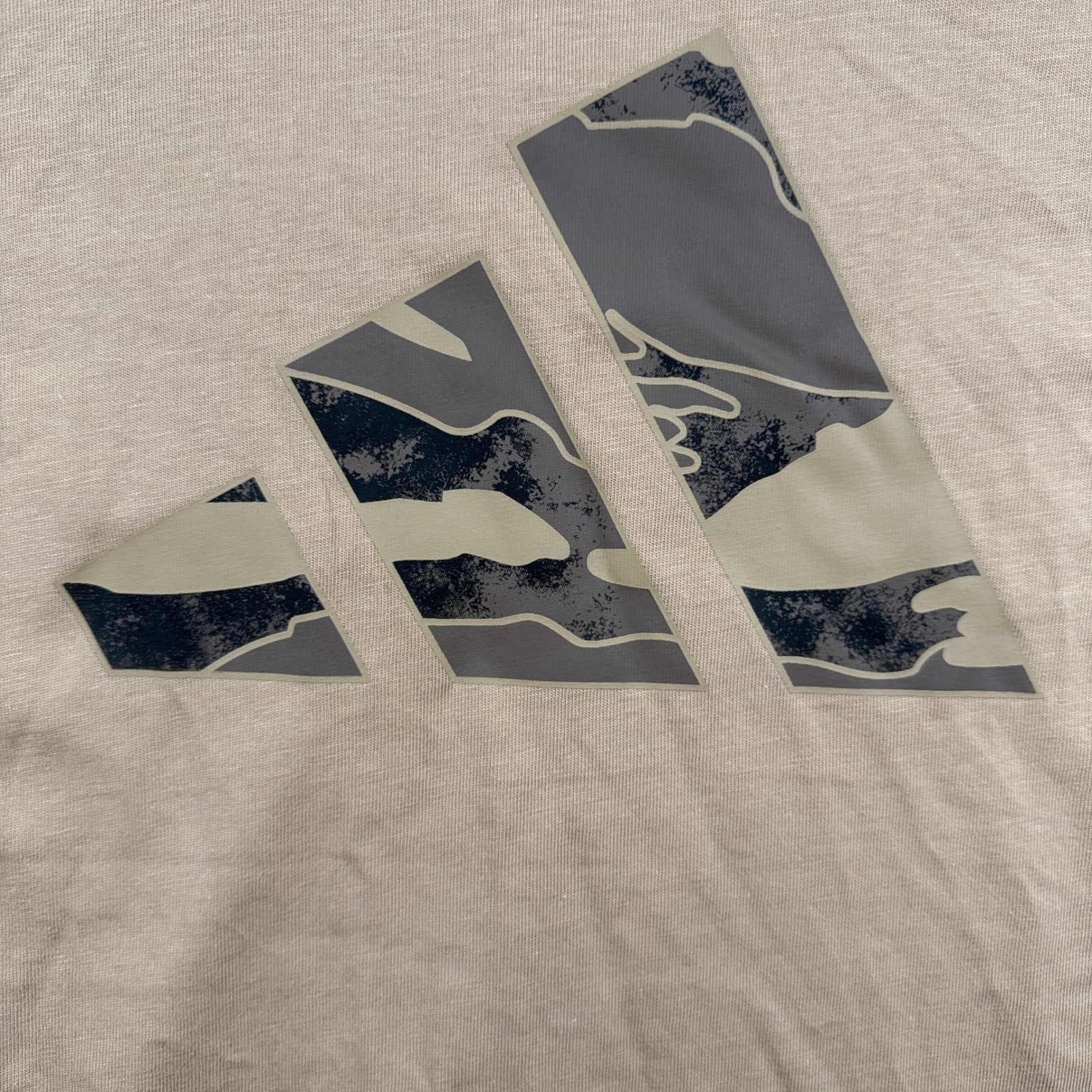 Adidas M Camo Logo T Men L Warm Sandstone Graphic Tee JM6382 gallery