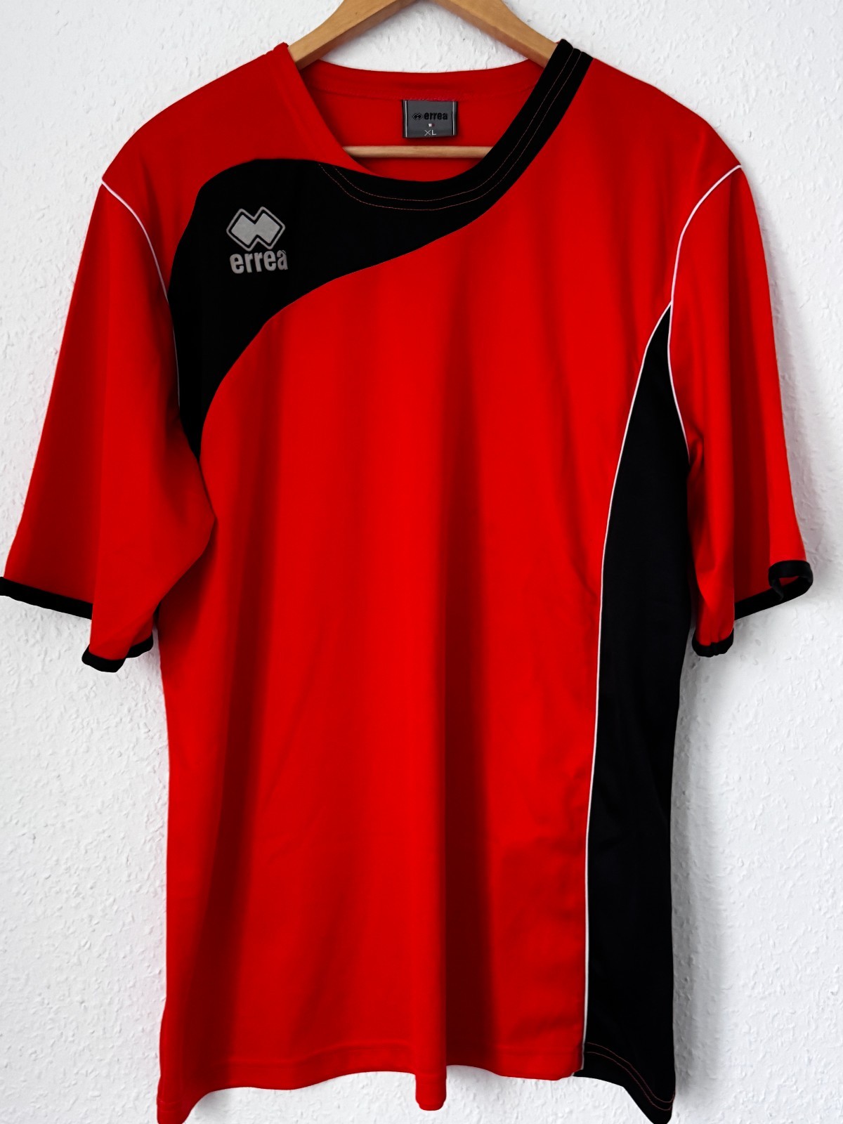 Erreà Mens XL Red & Black Short Sleeve Technical Sports Jersey / Training Shirt