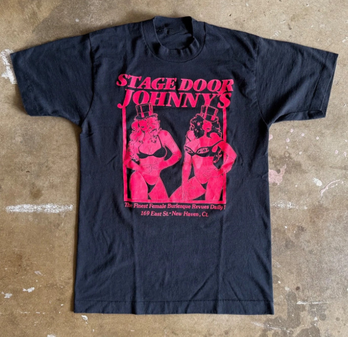 80s VINTAGE STAGE DOOR JOHNNY’S STRIP CLUB T-SHIRT SZ S NEW HAVEN, CT DIVE BAR