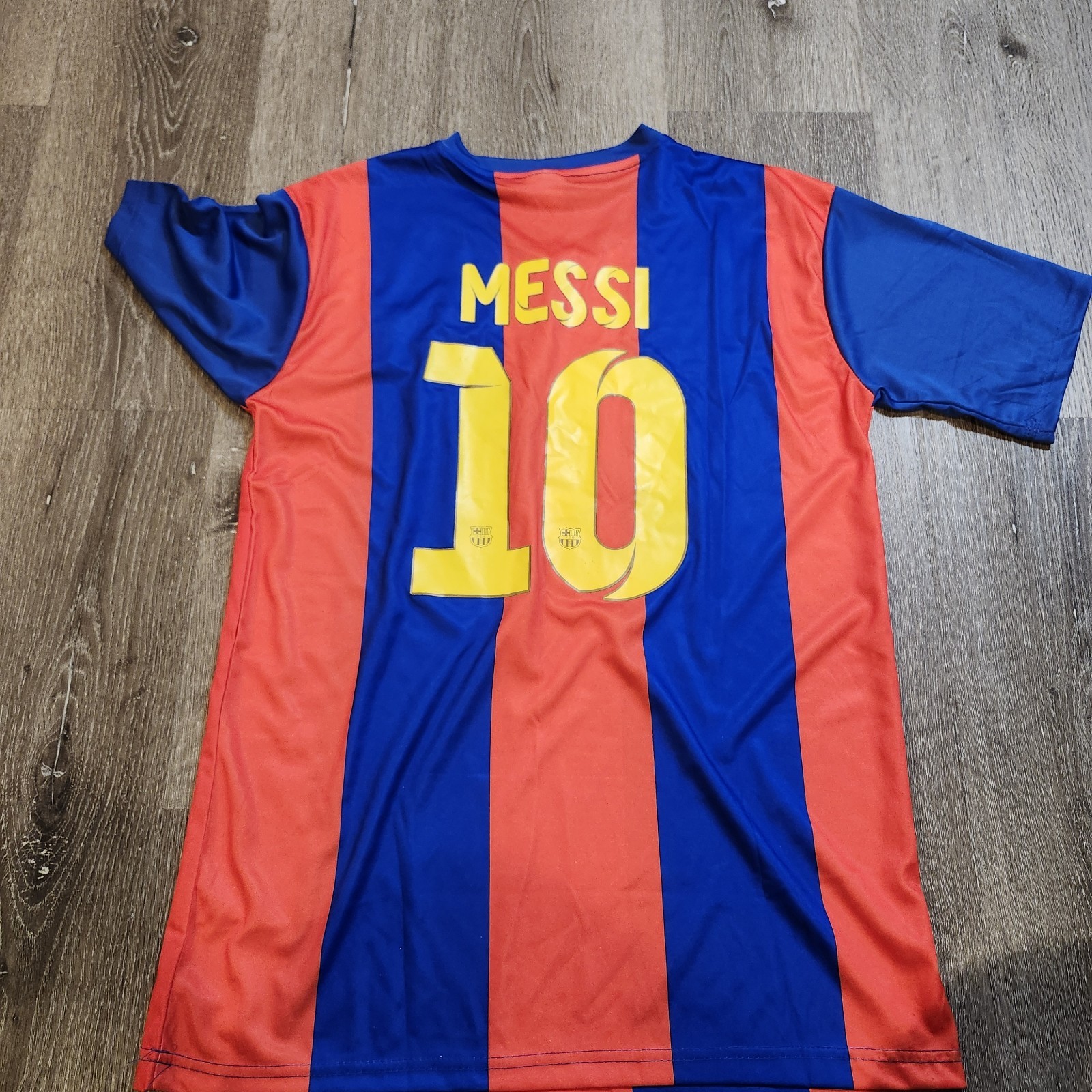 FC Barcelona La Liga Lionel Messi 10 Qatar Blue Red Striped Jersey Medium gallery