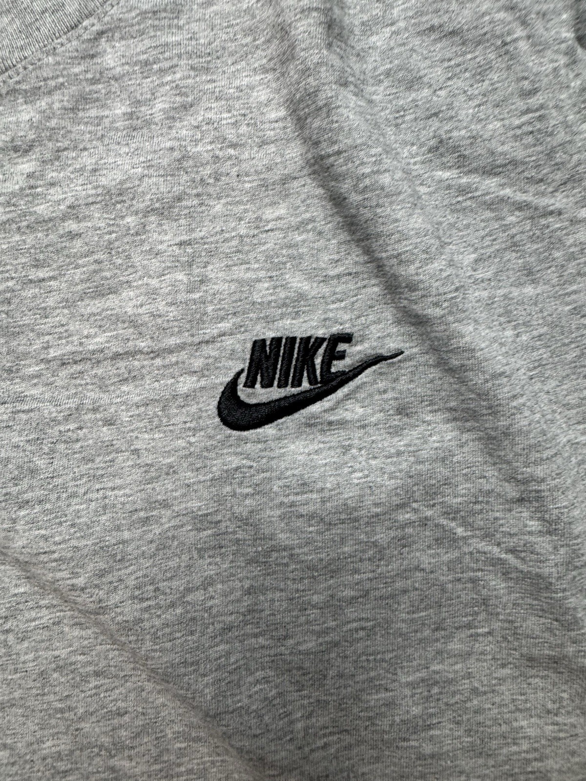 Nike Men's The Nike Tee Gray Solid Logo T-Shirt Crew Neck Short Sleeve Size L gallery