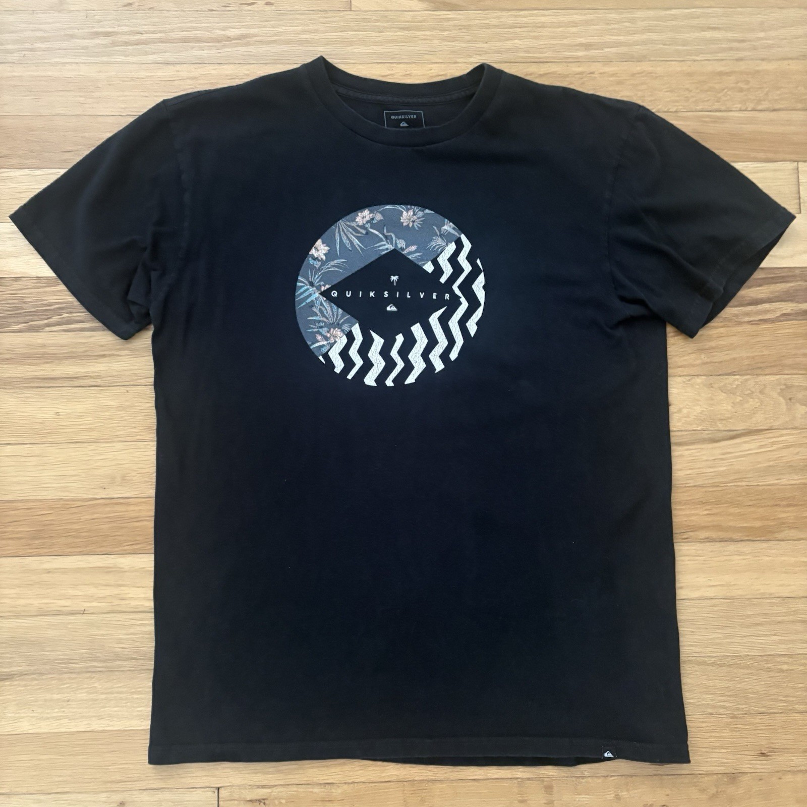 Men’s Quicksilver T Shirt Logo Floral Chevron Black Size Large
