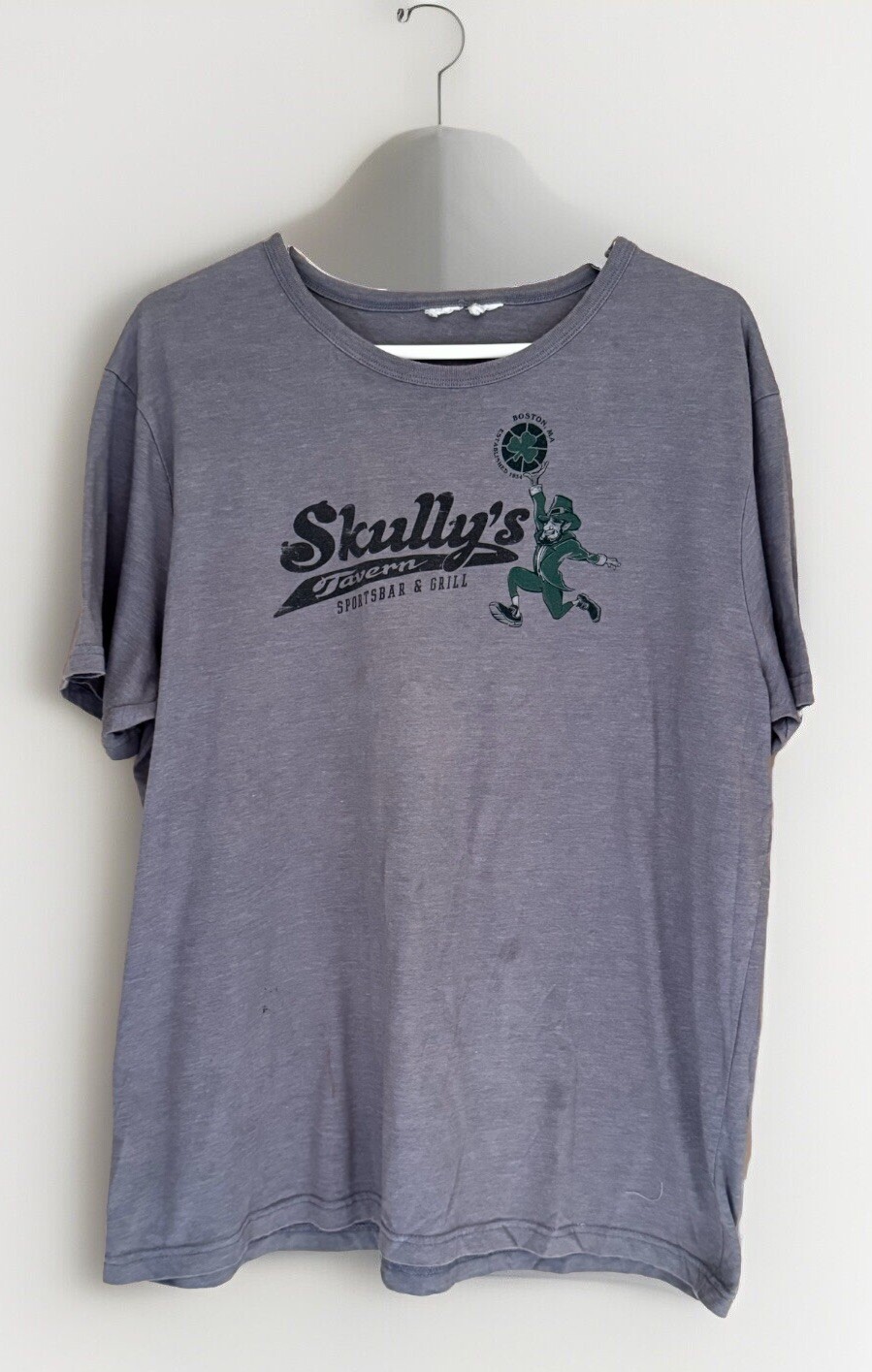 SKULLY'S Tavern Bar & Grill Boston, MA T-Shirt Mens L Crewneck Pull-On RETRO/Y2K gallery