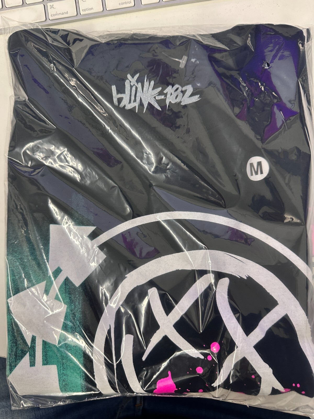 BLINK 182 GRAPHIC T SHIRT OFFICIAL LICENSE PRODUCT gallery
