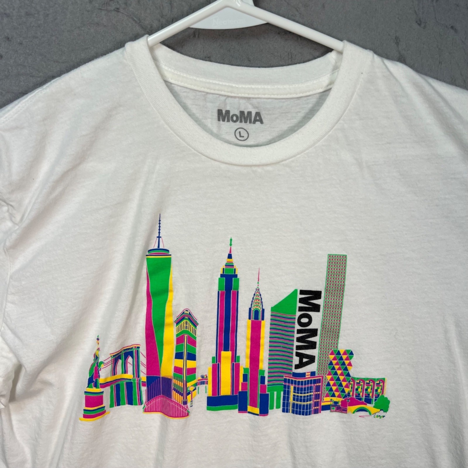 MoMA Mens Size Large White T-Shirt Colorful New York City Skyline gallery