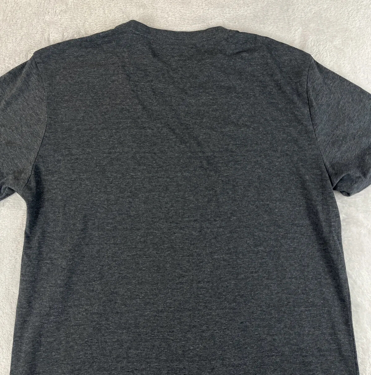 Beautiful Giant mens gray short sleeve pocket tshirt size medium gallery