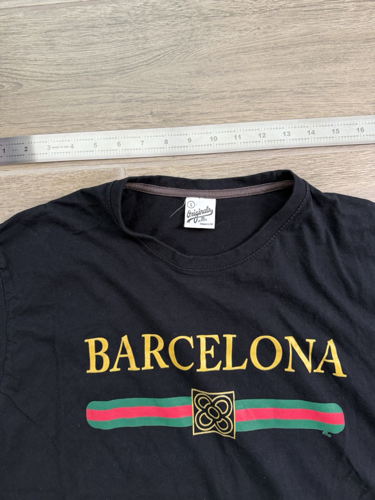 Barcelona Graphic T Shirt Large Black Gold Lettering Streetwear Travel Tee gallery