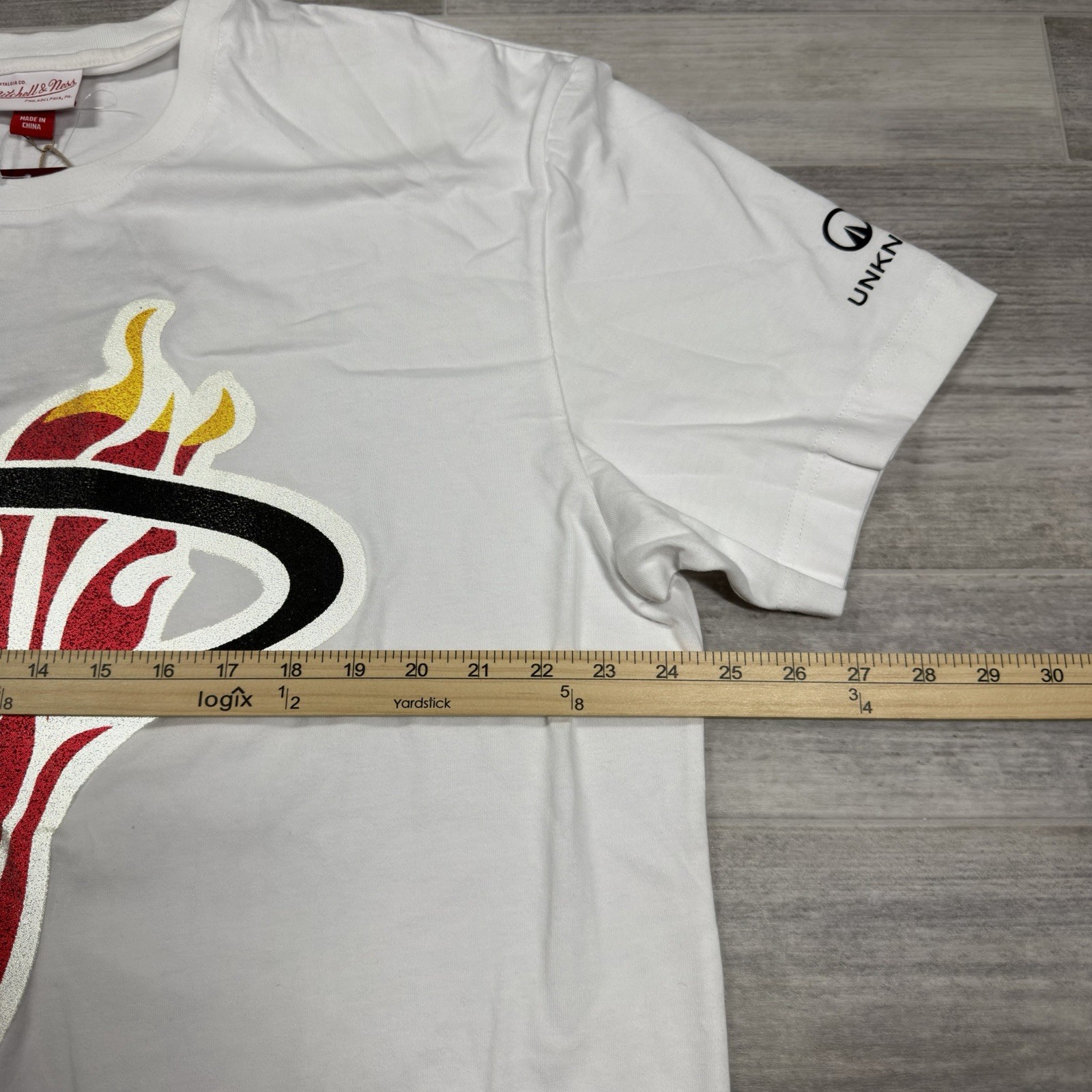 UNKNWN x Mitchell and Ness Miami Heat T-Shirt White Men's XL NBA Basketball NWT gallery