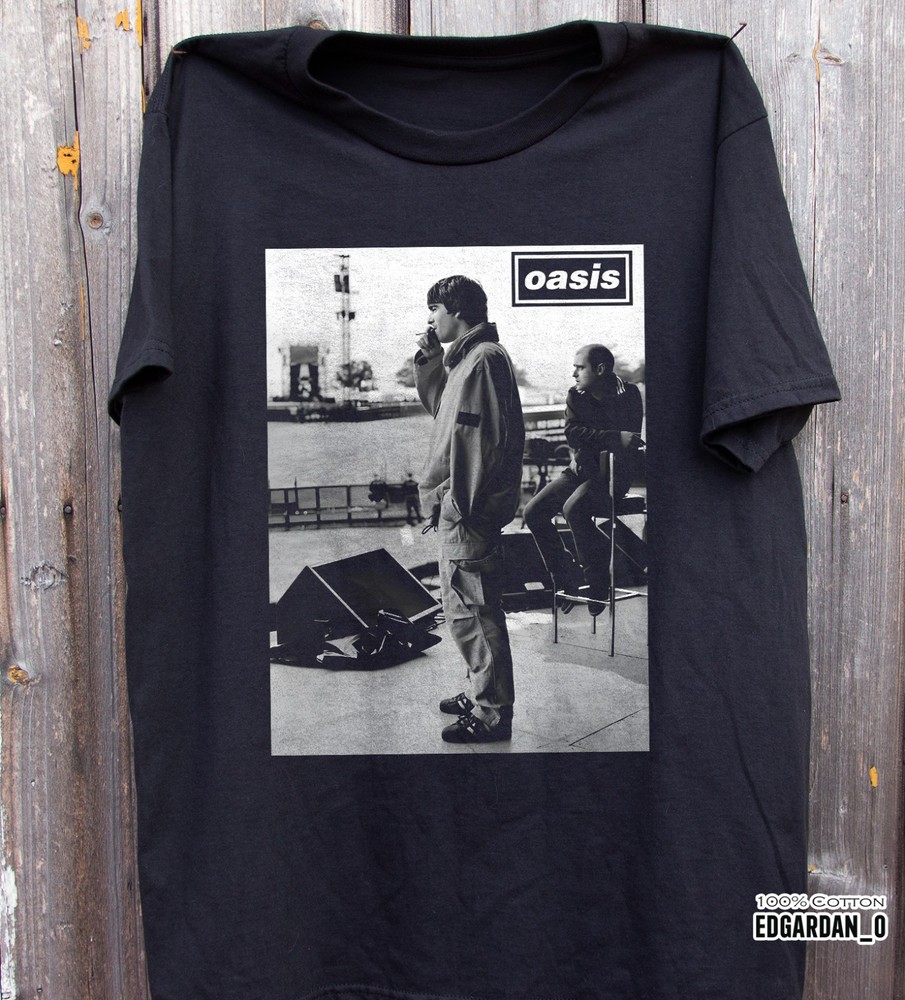 Oasis – Liam Gallagher Smoking Heavy Cotton Black Unisex T-shirt Size S-5XL