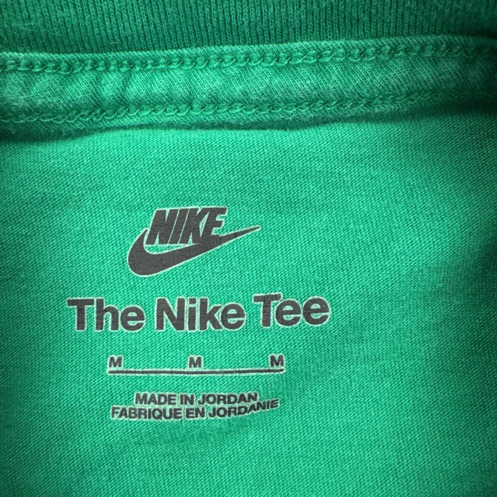 Nike Shirt Mens Medium Green Small Swoosh Logo The Nike Tee Tagless Casual gallery