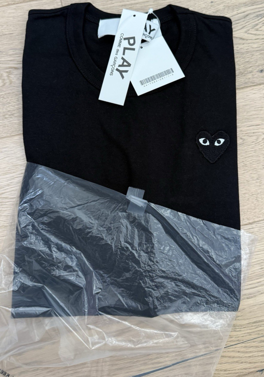 SZ XS - COMME des GARCONS CDG PLAY BLACK HEART "Black" EYE LOGO T-SHIRT, JAPAN gallery