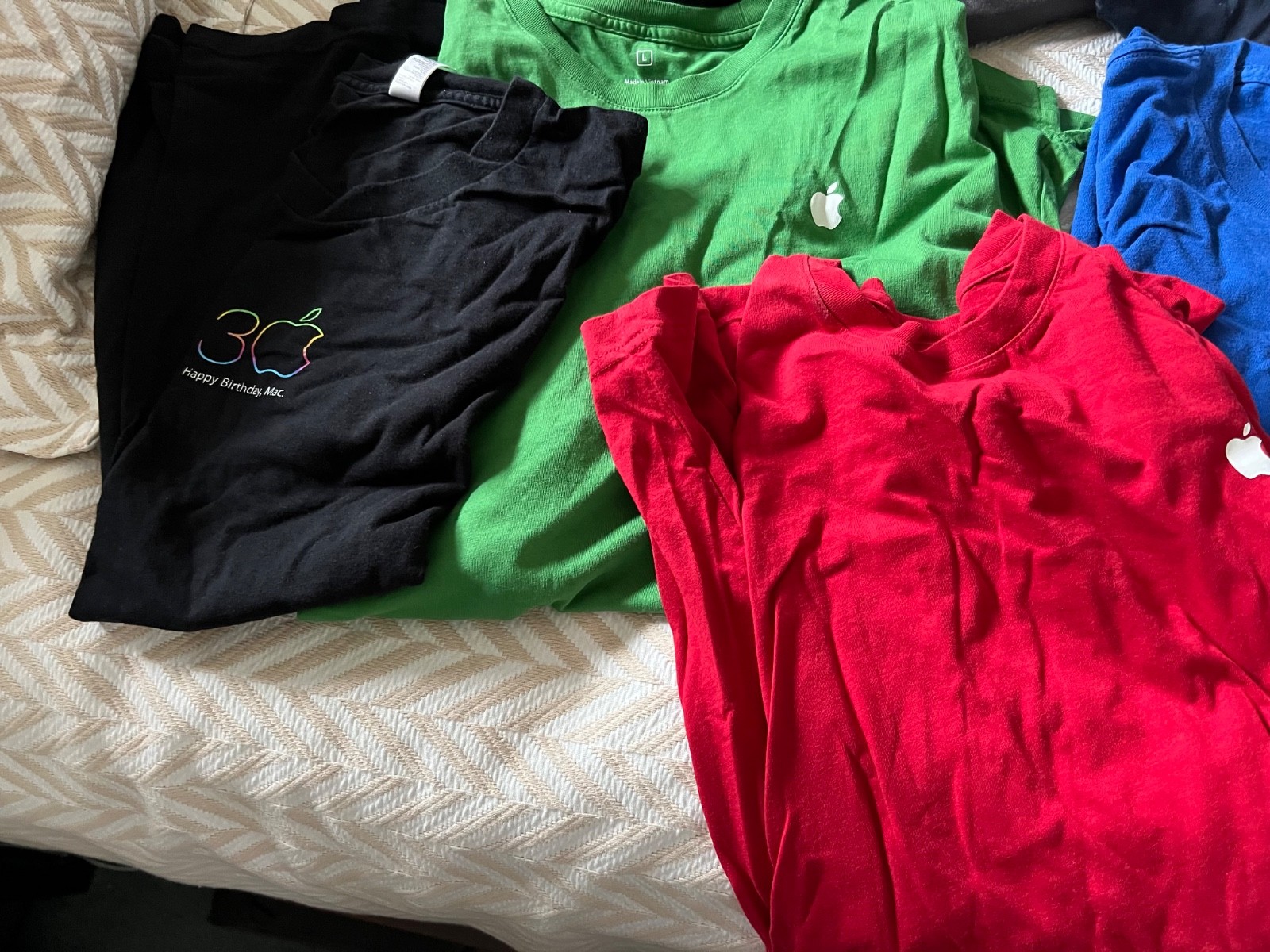 Apple Retail Shirts (various) gallery