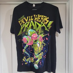 Large Y2K The Devil Wears Prada Emo Myspace Band T-Shirt Zombies Medium M