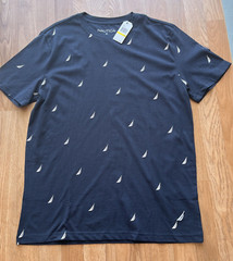 Nautica Men’s T-Shirt Size Medium Navy Blue All Over Logo Print Crew Neck NEW