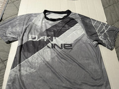DAKINE XL ATHLETIC LIGHT WEIGHT SHORT SLEEVE SHIRT…SEE DESCRIPTION/CONDITION