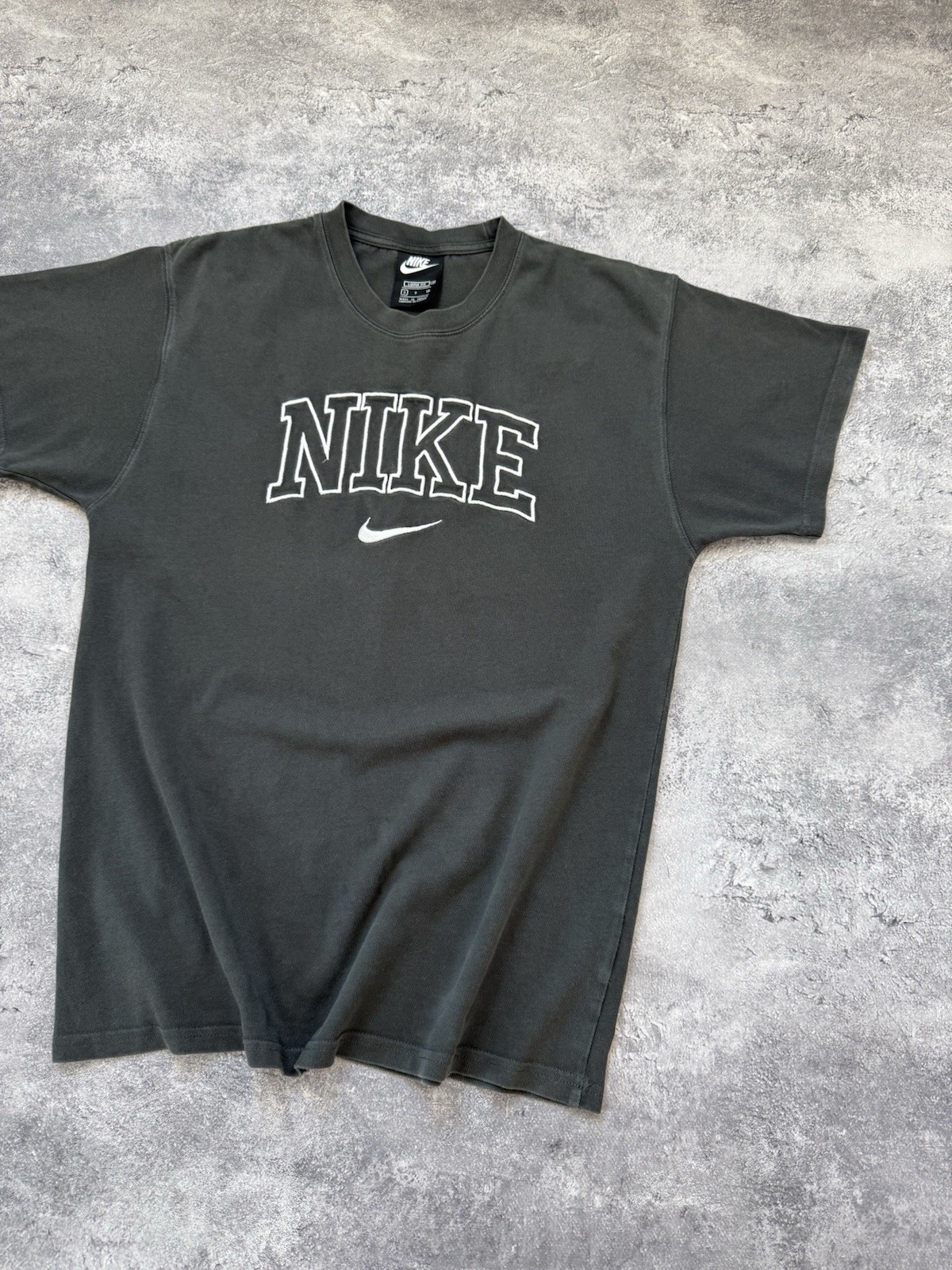 VTG 90s Nike Center Logo T-Shirt Big Logo Swoosh Embroidered Gray Tee Y2K Size S gallery