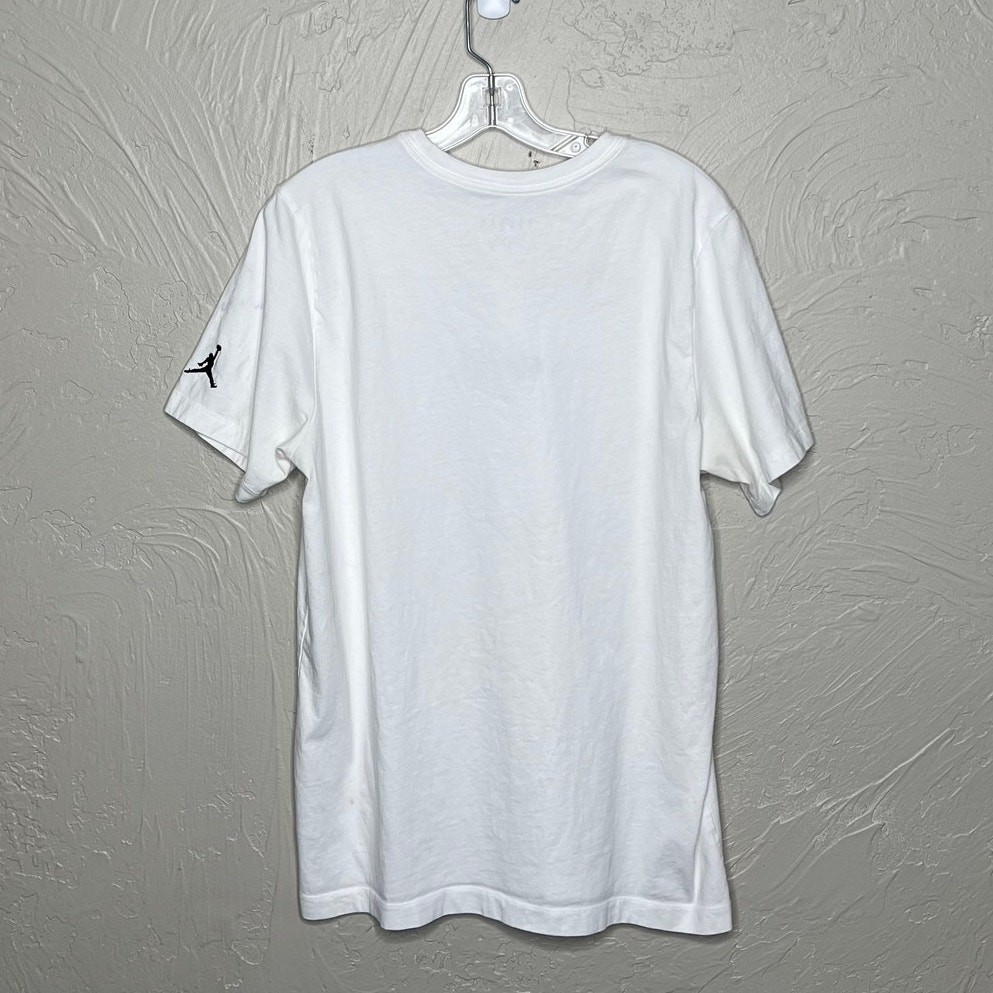 Air Jordan T-Shirt - Size Large gallery