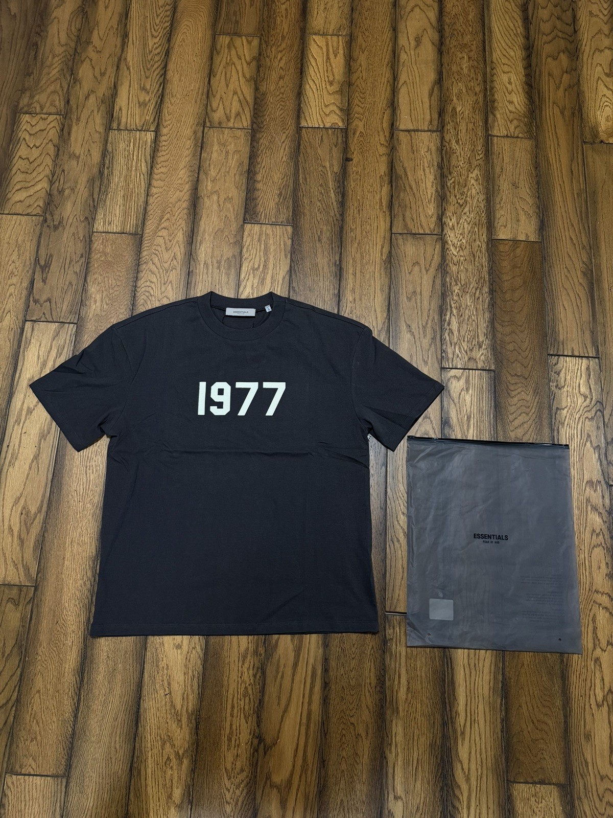 Fear Of God Essentials 1977 Iron Tee Brand New Size Small gallery