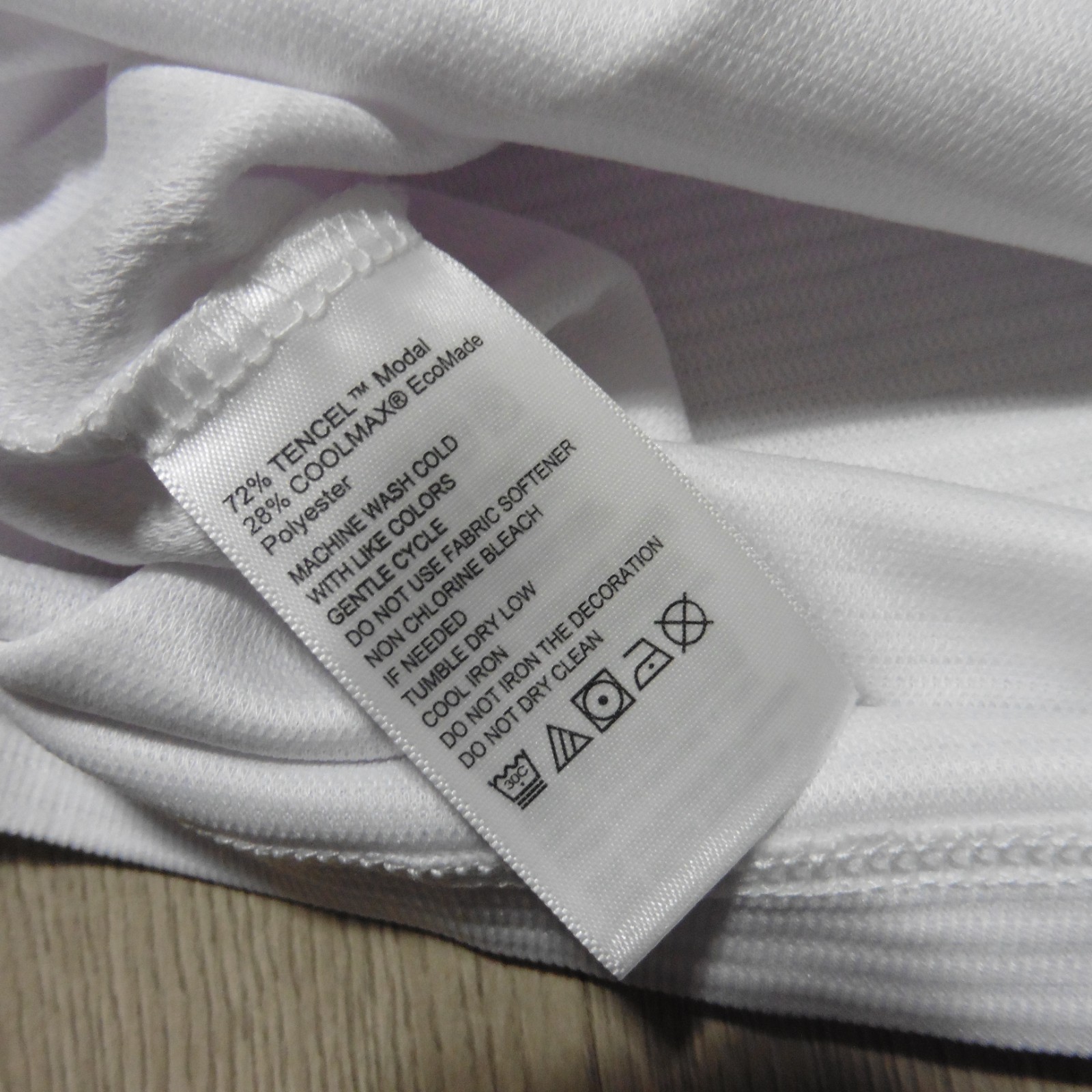 TOMMY BAHAMA Mens 2XLB 2XL BIG T SHIRT COASTAL CREST V NECK WHITE HAWAIIAN gallery