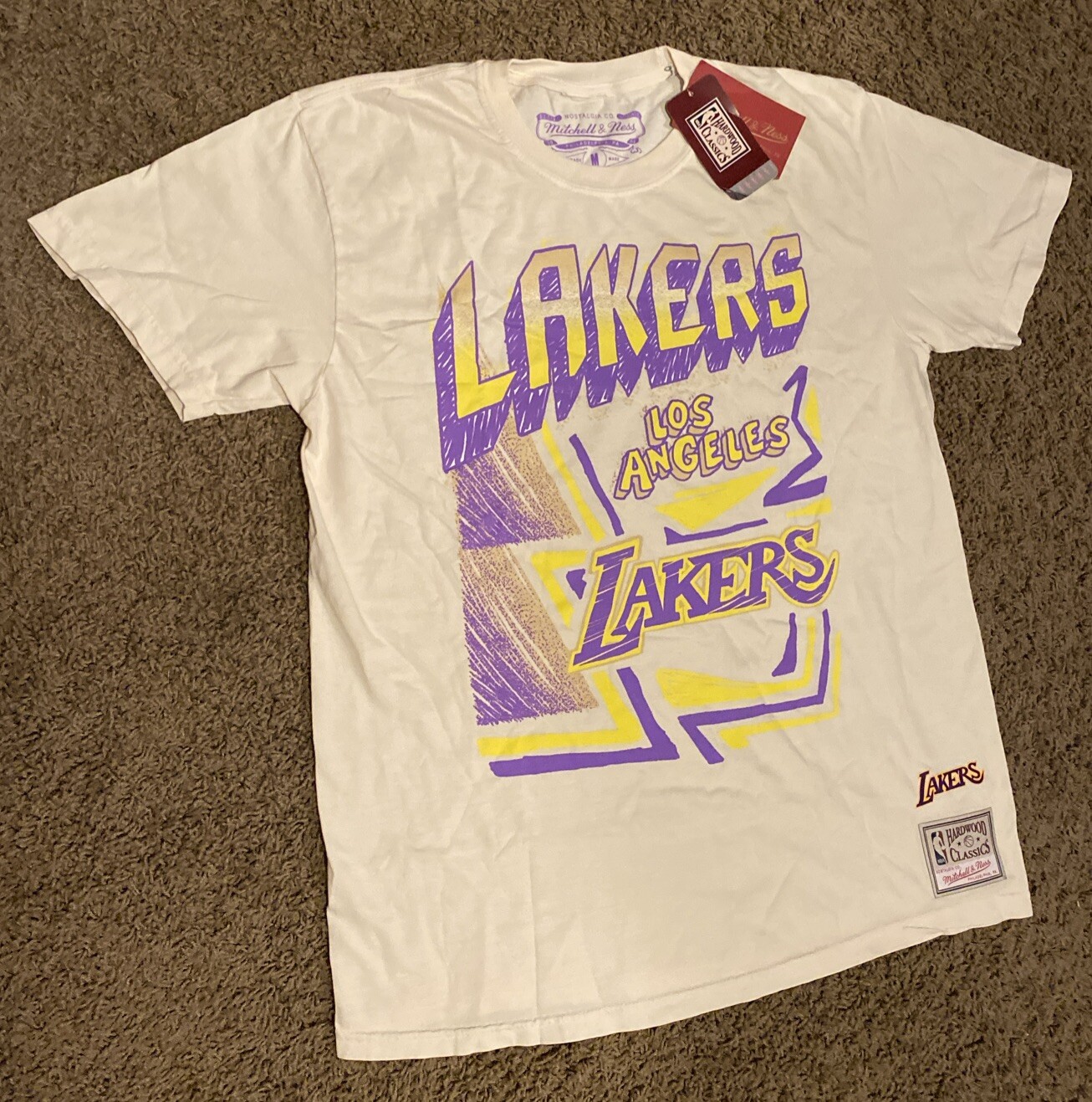 NWT Men’s Mitchell & Ness LA Lakers Sidewalk Sketch Off White T-Shirt Size M gallery