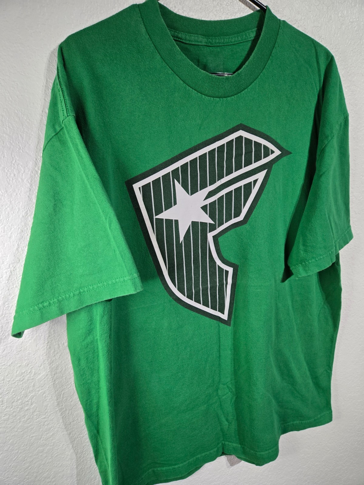 Vintage Famous Stars and Straps T-Shirt Mens Size XL Green Punk Skate Y2K VTG gallery