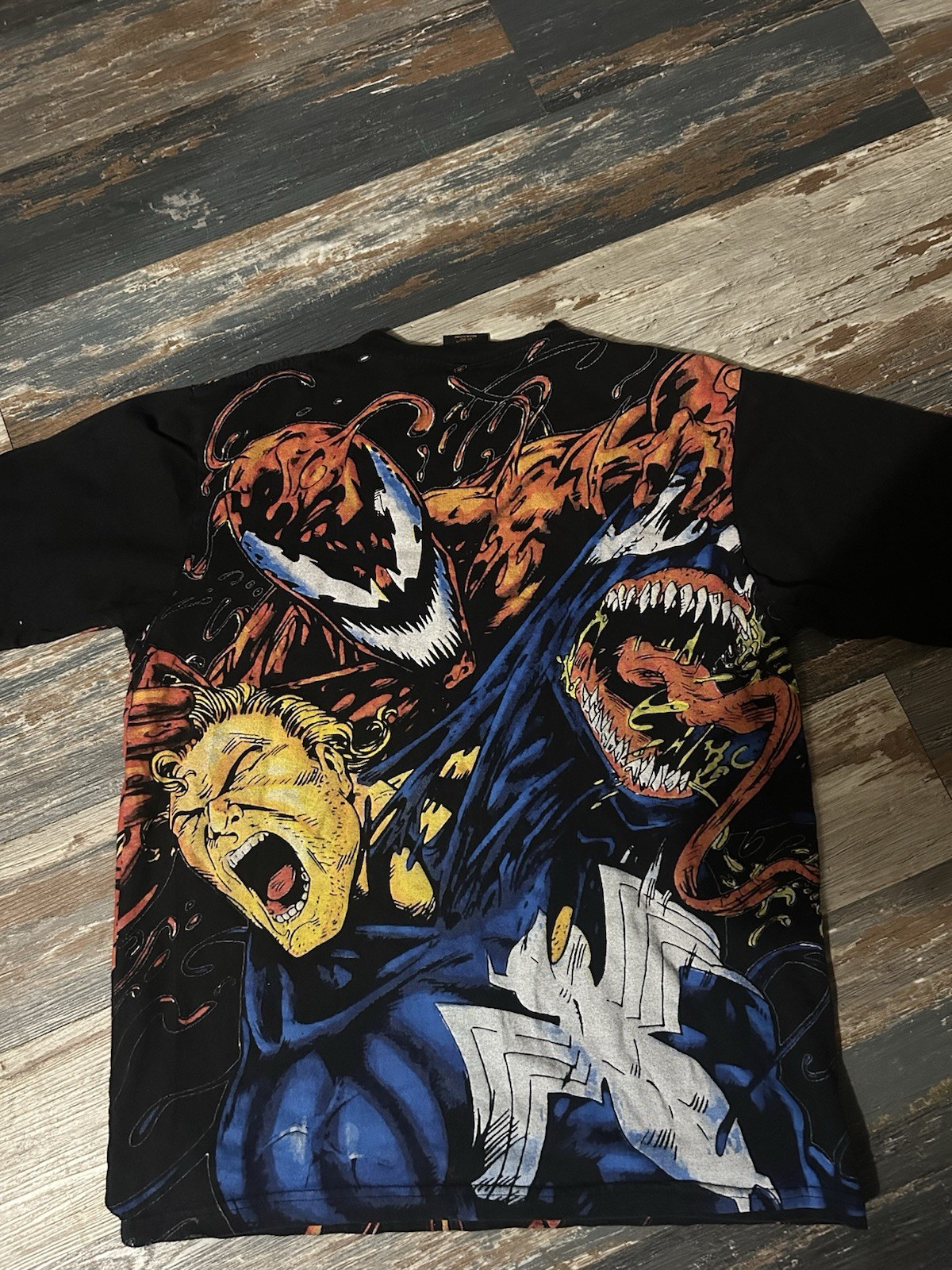 CARNAGE vs VENOM AOP Size XL Vintage Style Modern Print gallery