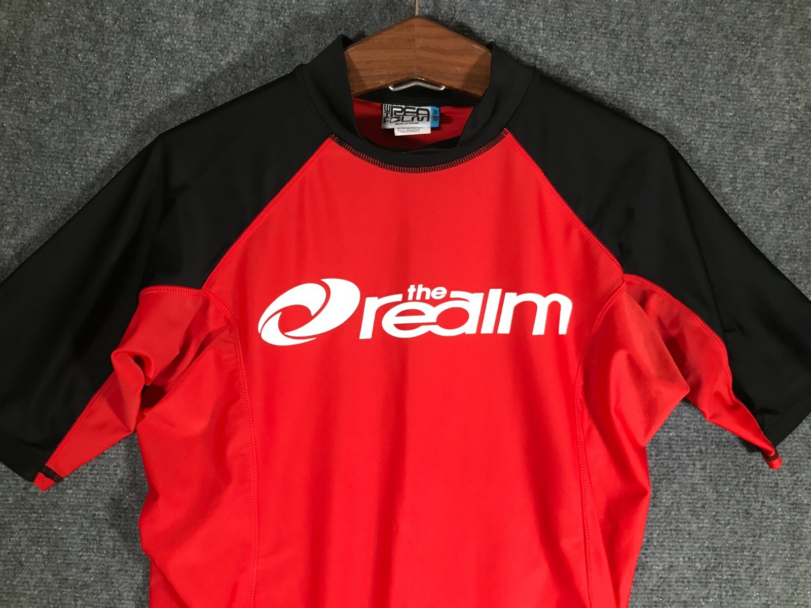 The Realm High Neck T Shirt Mens Medium Red Black Stretch Activewear Outdoor Tee gallery