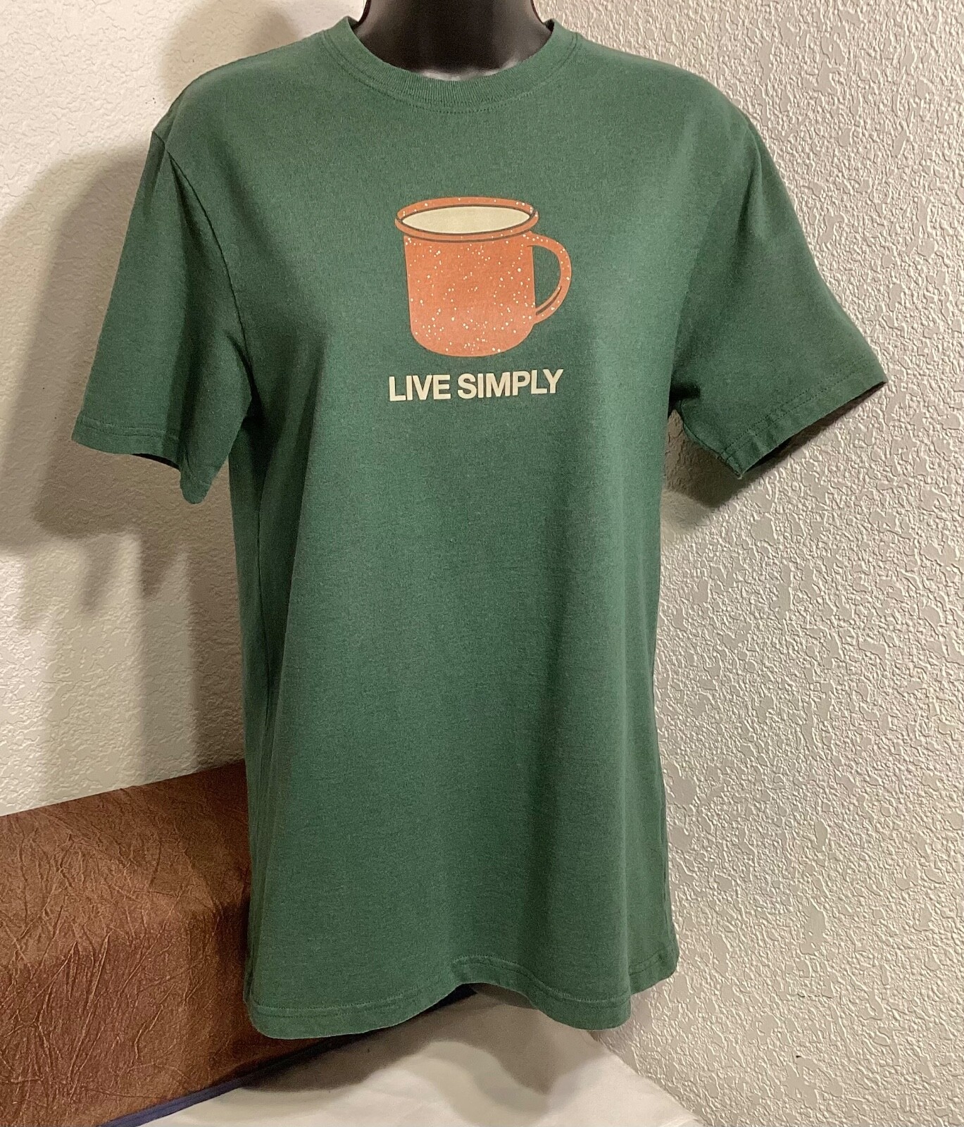 Patagonia Live Simply Green Short Sleeve tee Organic Cotton Coffee Mens Size XS gallery